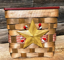 Load image into Gallery viewer, Picnic Basket Tissue Holder with Star