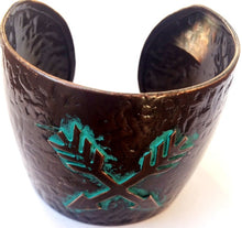 Load image into Gallery viewer, Hammered Bronze &amp; Turquoise Arrows Cuff Bracelet