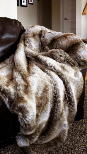 (CARJB3020) Faux Chinchilla Fur Throw