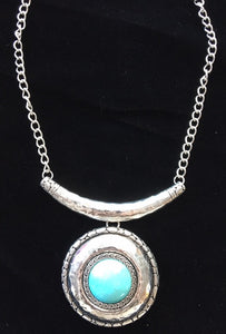 (CSN1000-TQSLV) Western Turquoise & Hammered Silver Necklace