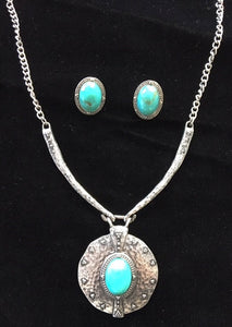 (CSN650-TQSLV) Western Turquoise Stone and Hammered Silver Necklace & Earrings