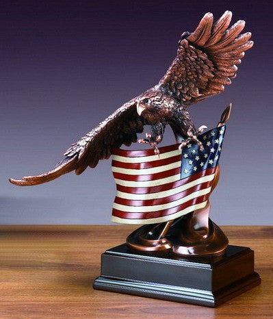 (TN51139) Patriotic Eagle Sculpture with American Flag